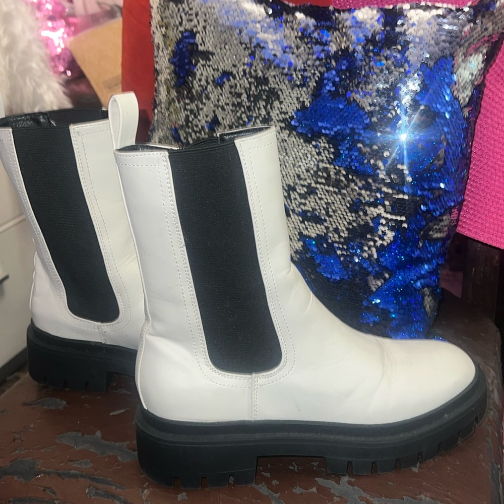 Chunky Leather Chelsea Style Boot